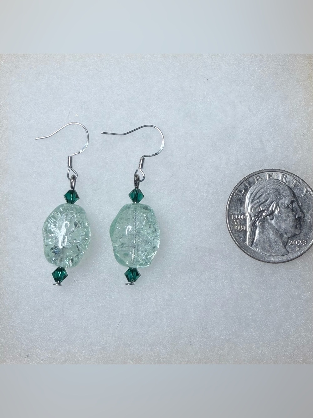 ✨Hand Crafted✨ Mint Green Crackle Glass Earrings - Hypoallergenic - Picture 2 of 3